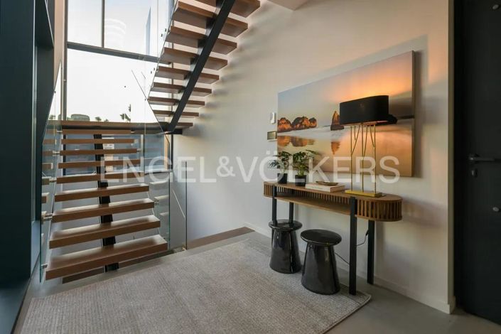 Image No.8-5 Bed House for sale