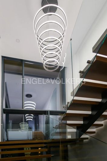 Image No.9-5 Bed House for sale