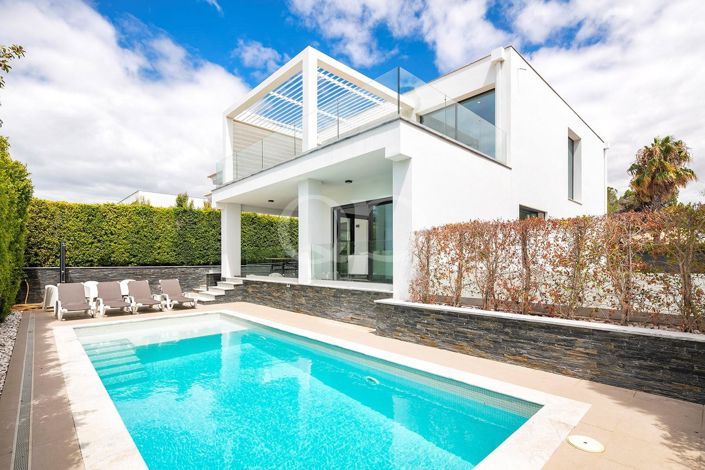 Image No.1-3 Bed House for sale