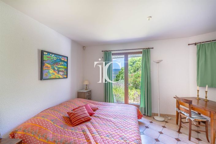 Image No.11-3 Bed House for sale