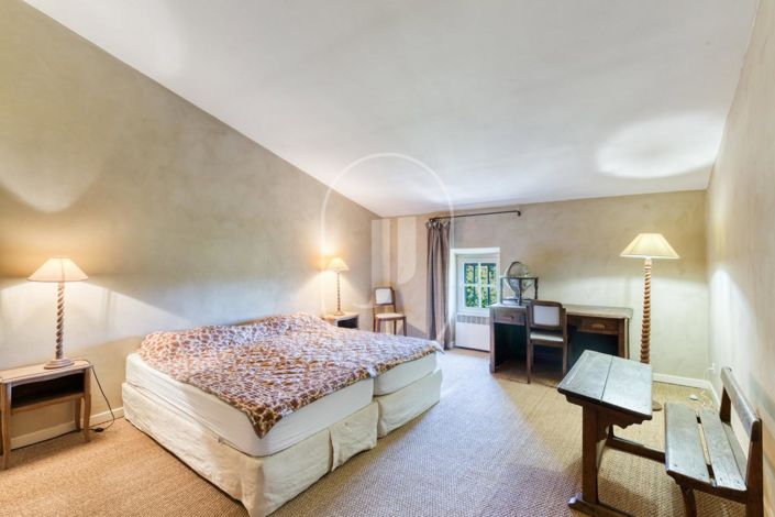 Image No.7-7 Bed House for sale