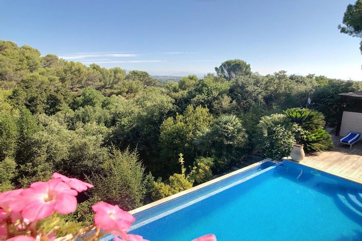 Image No.1-6 Bed House for sale