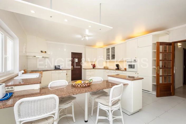 Image No.10-7 Bed House for sale