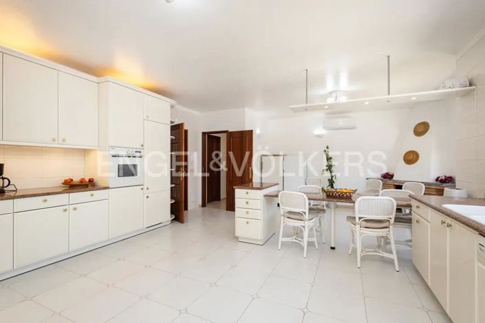 Image No.11-7 Bed House for sale