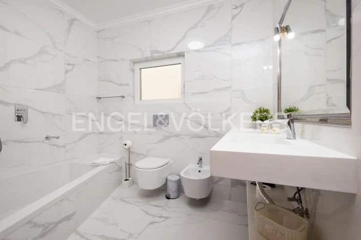 Image No.16-7 Bed House for sale