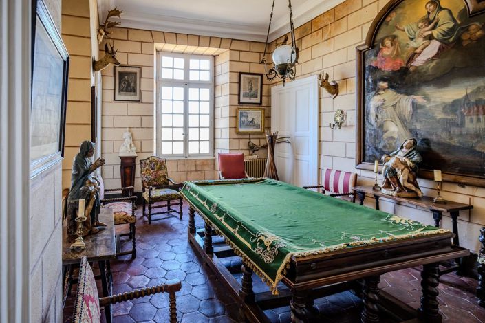 Image No.10-6 Bed Property for sale