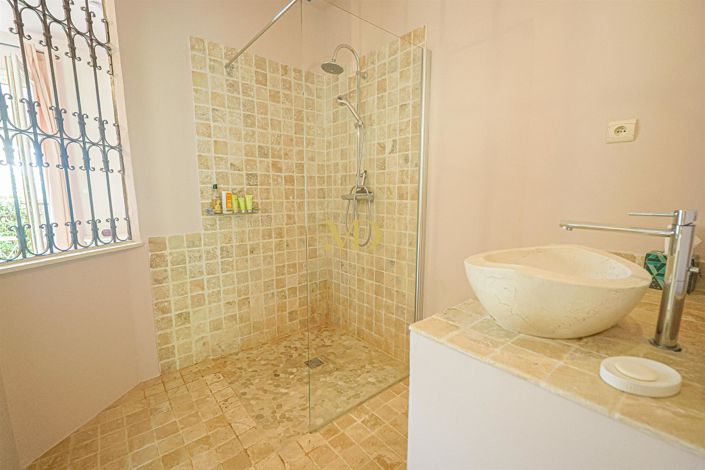 Image No.37-5 Bed House for sale