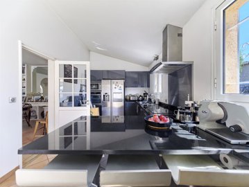 a02nswkmtbjb77sq8