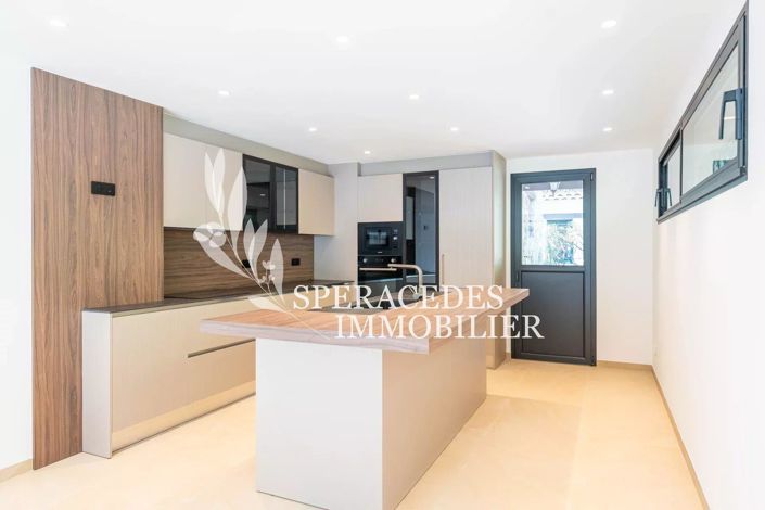 Image No.6-5 Bed House for sale