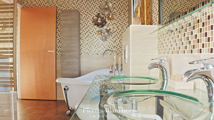 Image No.9-3 Bed House for sale