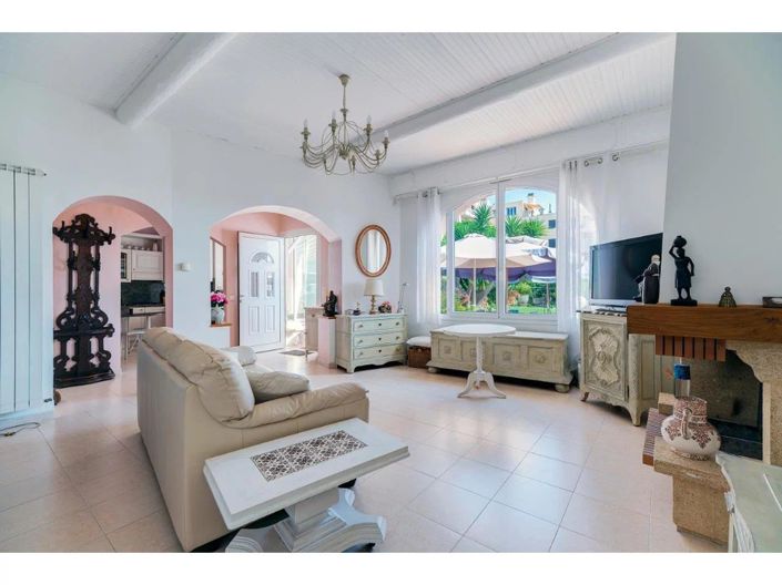 Image No.11-1 Bed House for sale