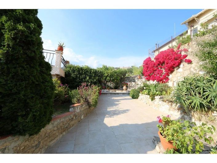 Image No.17-1 Bed House for sale