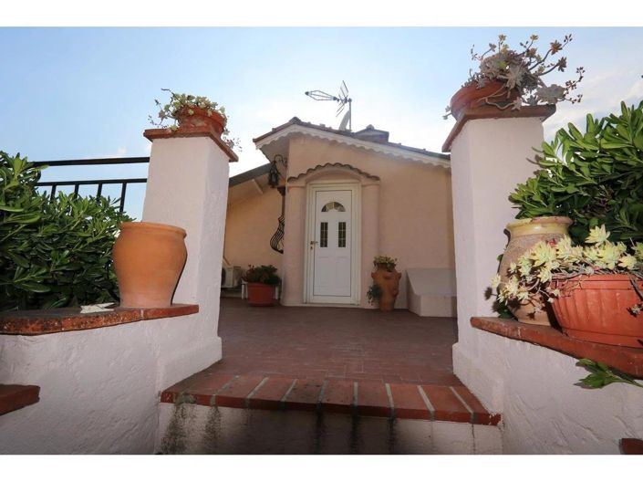 Image No.18-1 Bed House for sale