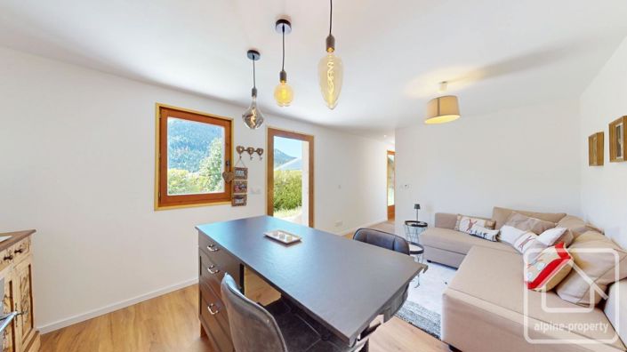 Image No.23-4 Bed Property for sale