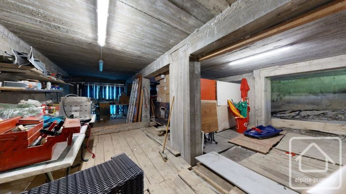 Image No.32-4 Bed Property for sale