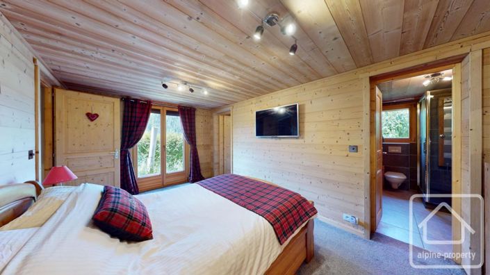 Image No.24-6 Bed Property for sale