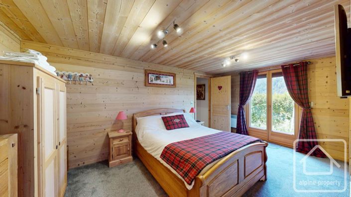 Image No.26-6 Bed Property for sale