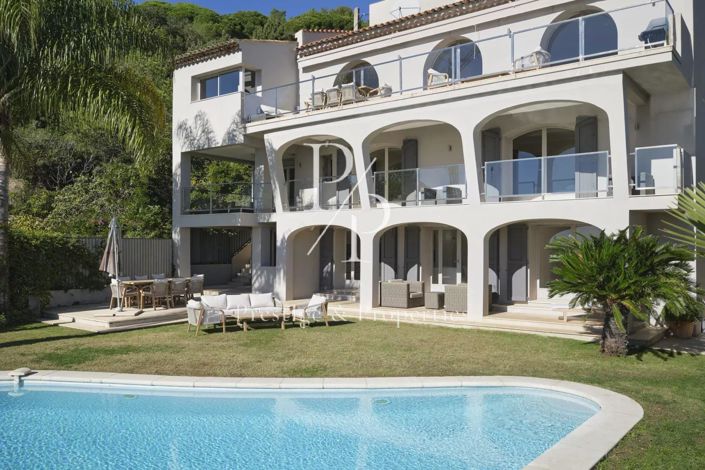 Image No.1-5 Bed House for sale