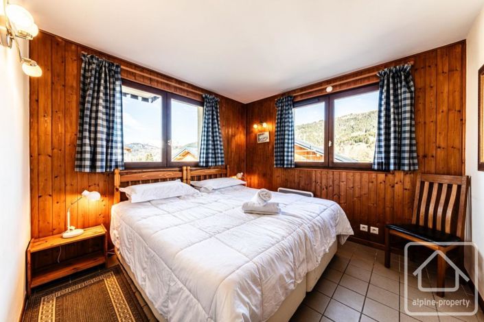 Image No.10-8 Bed Property for sale