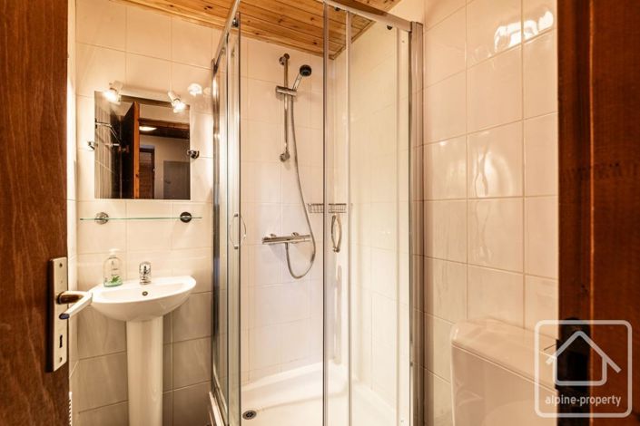 Image No.30-8 Bed Property for sale