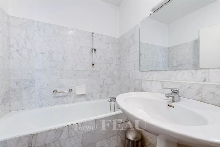 Image No.9-5 Bed Apartment for sale