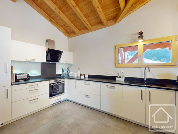 Image No.3-4 Bed Property for sale