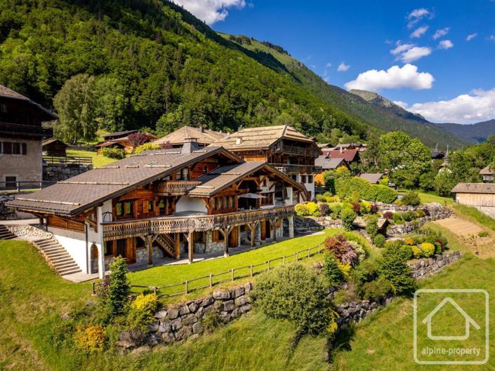 Image No.1-5 Bed Property for sale
