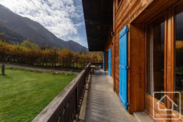 Image No.11-7 Bed Property for sale