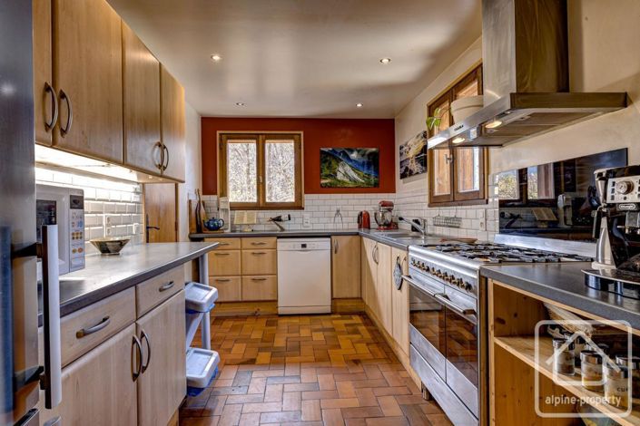 Image No.20-7 Bed Property for sale