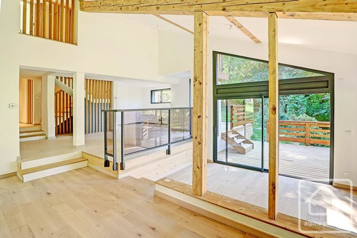 Image No.20-6 Bed Property for sale