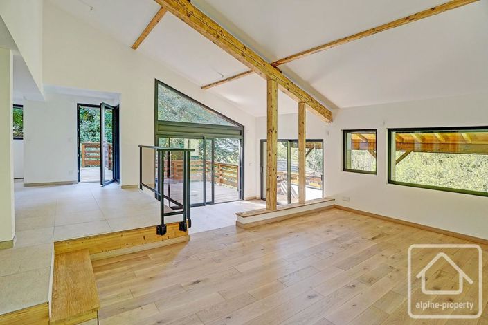 Image No.22-6 Bed Property for sale