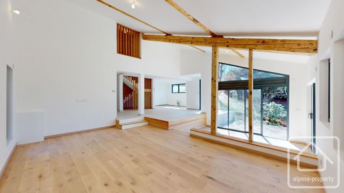 Image No.24-6 Bed Property for sale