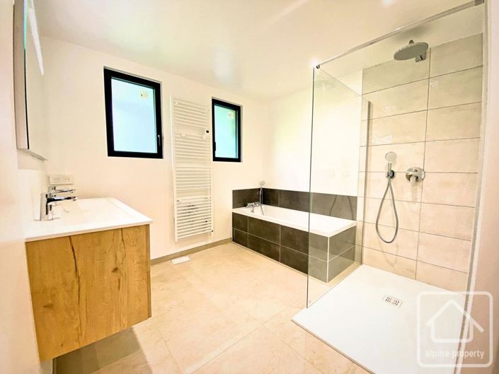 Image No.29-6 Bed Property for sale