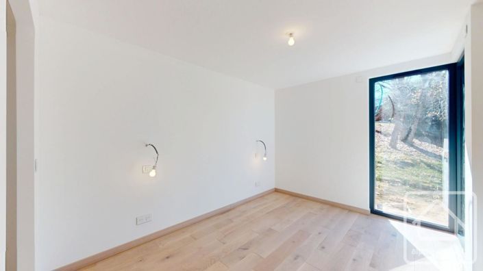 Image No.31-6 Bed Property for sale