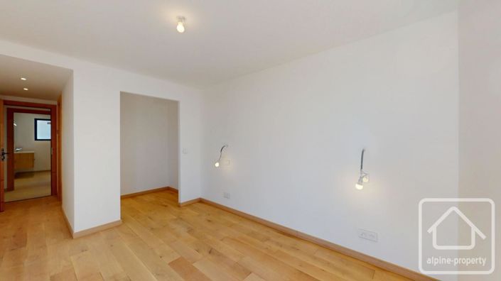 Image No.33-6 Bed Property for sale