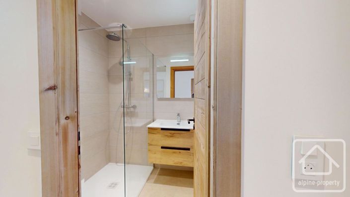 Image No.38-6 Bed Property for sale