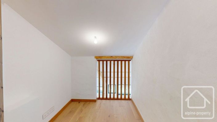 Image No.43-6 Bed Property for sale