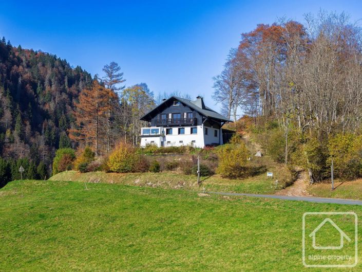 Image No.1-5 Bed Property for sale