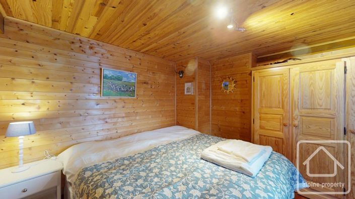 Image No.12-9 Bed Property for sale