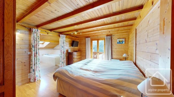 Image No.13-9 Bed Property for sale