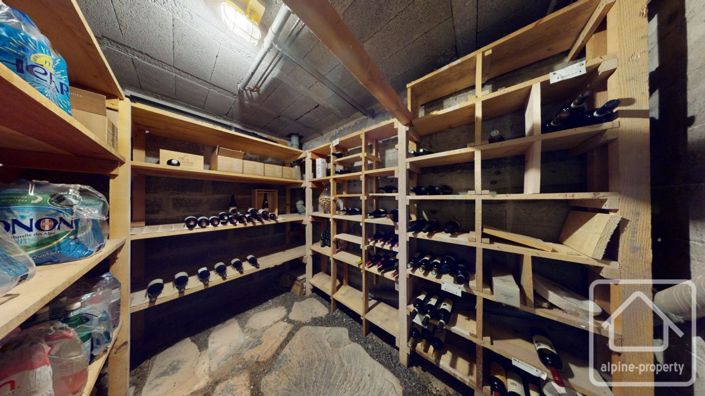 Image No.16-9 Bed Property for sale