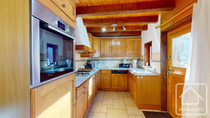 Image No.24-9 Bed Property for sale