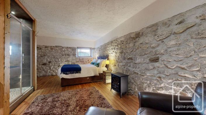 Image No.17-8 Bed Property for sale