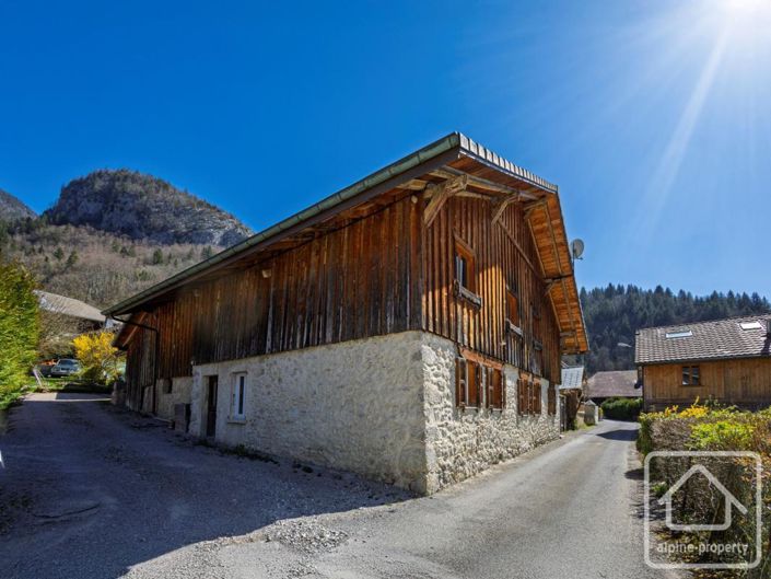 Image No.2-8 Bed Property for sale