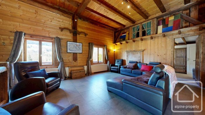 Image No.25-8 Bed Property for sale