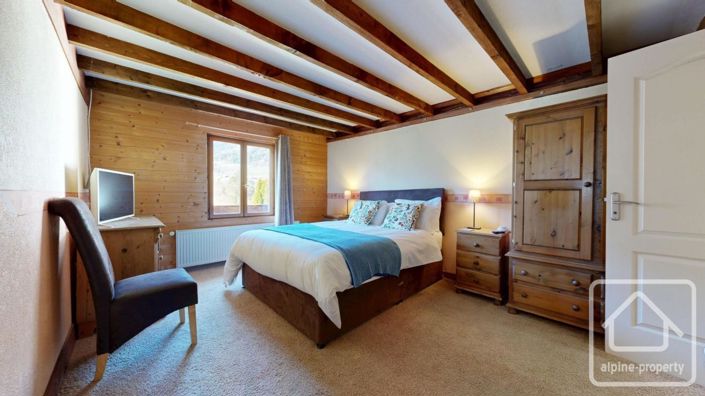 Image No.31-8 Bed Property for sale