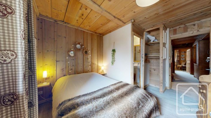 Image No.11-7 Bed Property for sale