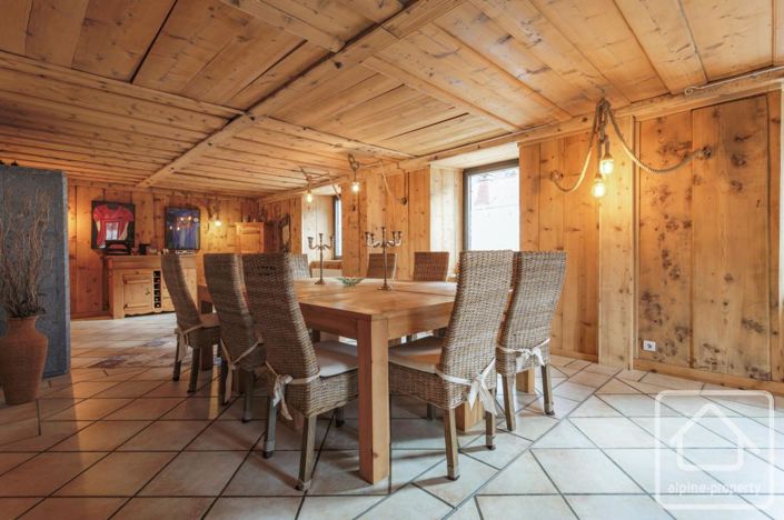 Image No.7-7 Bed Property for sale