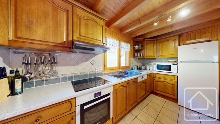 Image No.12-6 Bed Property for sale