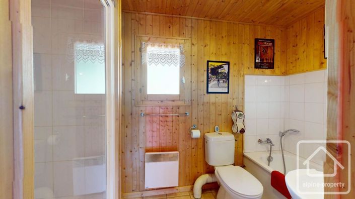 Image No.16-6 Bed Property for sale